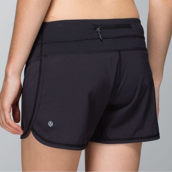 Lululemon Black Groovy Run Shorts Size 6 - Picture 6 of 6